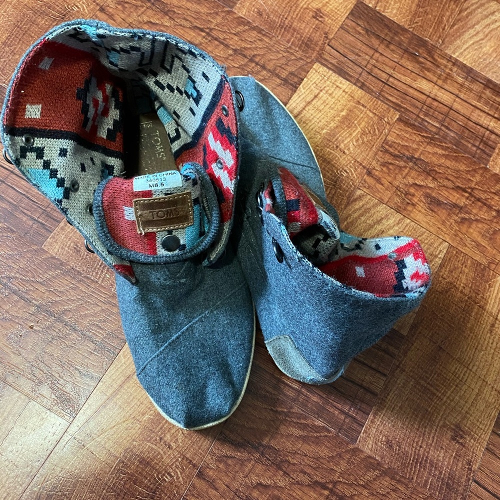 Men’s Toms shoes